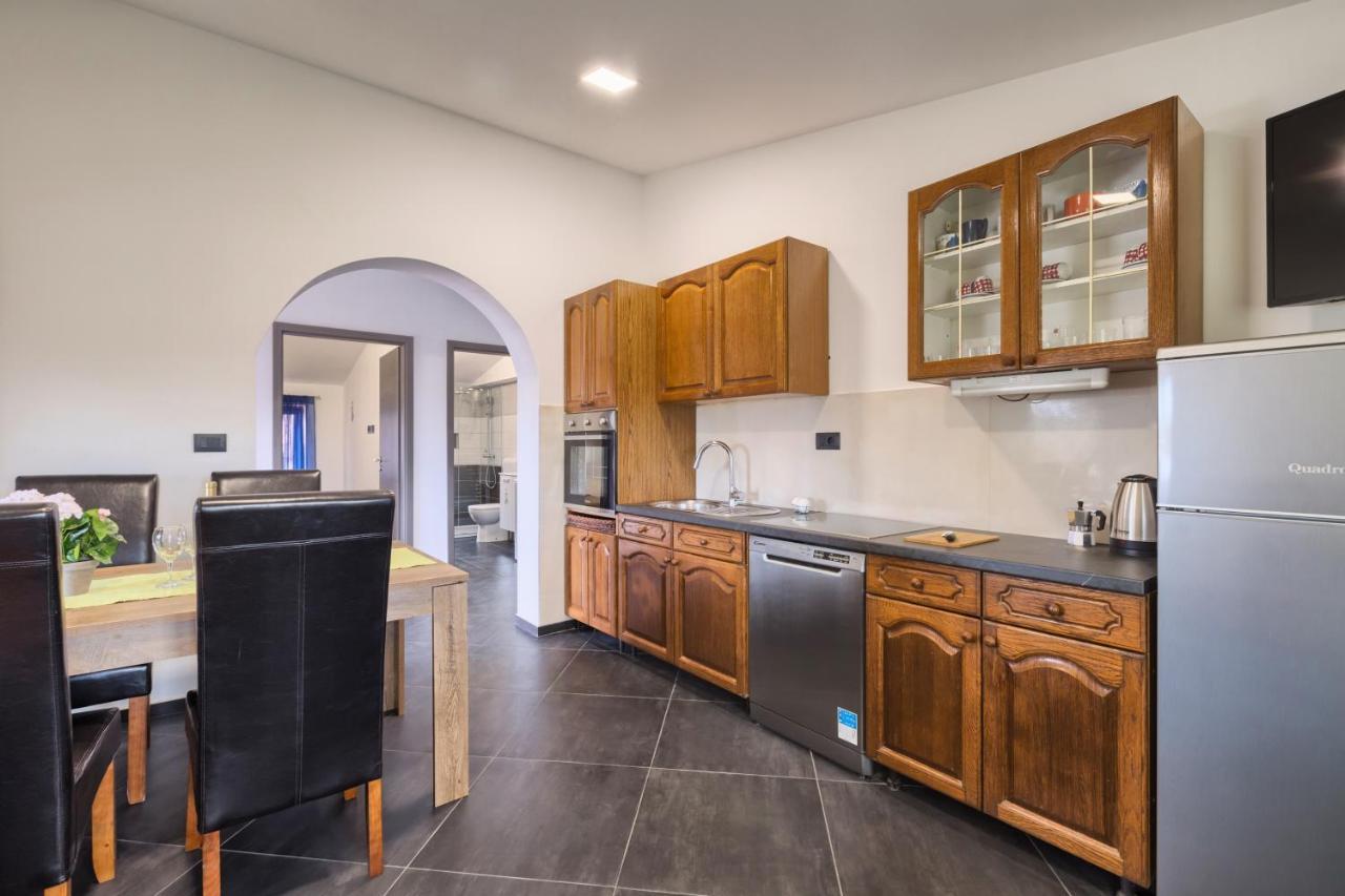 Apartments Ines Пула Екстер'єр фото