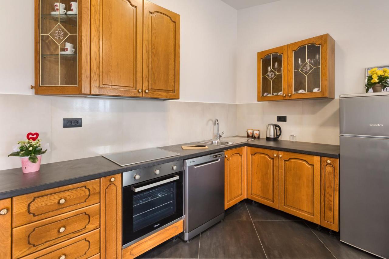 Apartments Ines Пула Екстер'єр фото